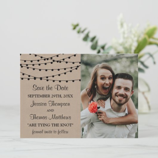 Het Rustic Kraft String Lights Wedding Collectie Save The Date (Staand voorkant)