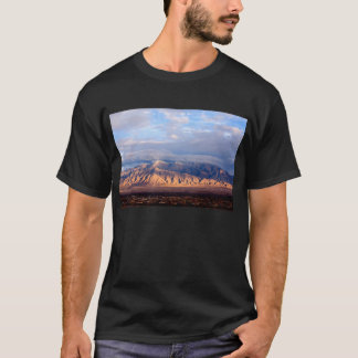 Het Sandia gebergte door Albuquerque, NM T-shirt