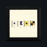 Het schilderen van Vier Vlaggen met Sail die onder Cadeaudoosje<br><div class="desc">Een niet zo subtiel Verdrag om de zeeen te reizen,  dit schilderij bevat vier vlaggen met het woord "zeilen" onder hen. Voel je de roep van de oceaan? Een perfect cadeau voor die speciale persoon die je met je mee wilt nemen!</div>
