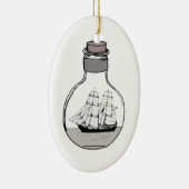 Het schip in de glazen bol keramisch ornament (Rechts)
