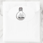 Het schip in de glazen bol ovale sticker (Tas)