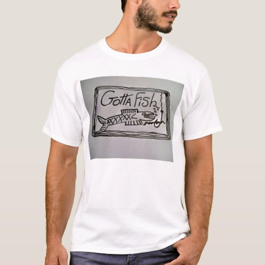 Het shirt met visdesign en GOTTA FISH! op het. (Voorkant)