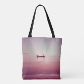 Het silhouet van de visser met boot in het zee v tote bag (Achterkant)