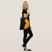 Het silhouet van het gezicht van een vrouw. tote bag (Op model)