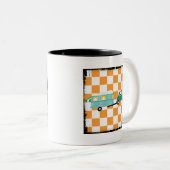 Het slaan van de Open Road 1 Tweekleurige Koffiemok (Voorkant rechts)