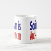 Het socialisme is anti-Amerikaans met rode blauwe Koffiemok (Center)