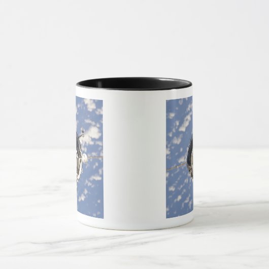 Het Soyuz TMA-01M-ruimtevaartuig Mok (Midden)