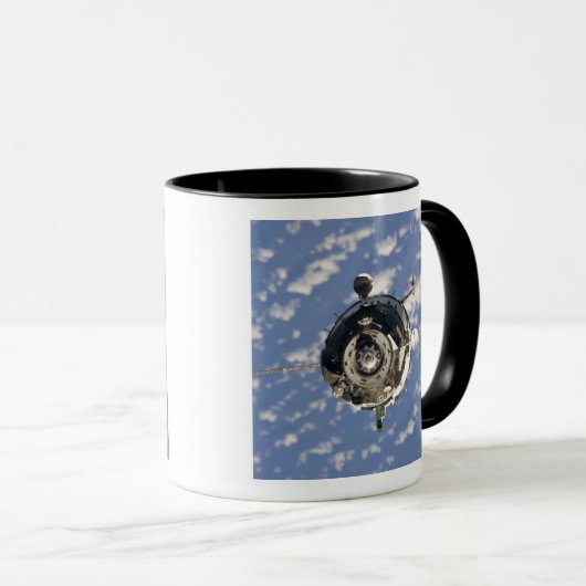 Het Soyuz TMA-01M-ruimtevaartuig Mok (Voorkant rechts)