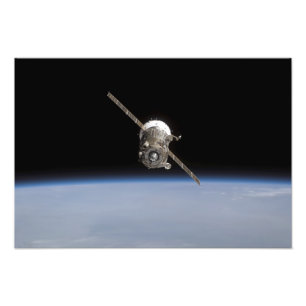 Het Soyuz TMA-11-ruimtevaartuig boven het aardoppe Foto Afdruk