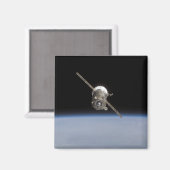 Het Soyuz TMA-11-ruimtevaartuig boven het aardoppe Magneet (Voorkant / Achterkant)