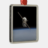 Het Soyuz TMA-11-ruimtevaartuig boven het aardoppe Metalen Ornament (Rechts)