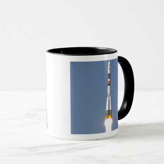 Het Soyuz TMA-12-ruimtevaartuig Mok (Voorkant rechts)