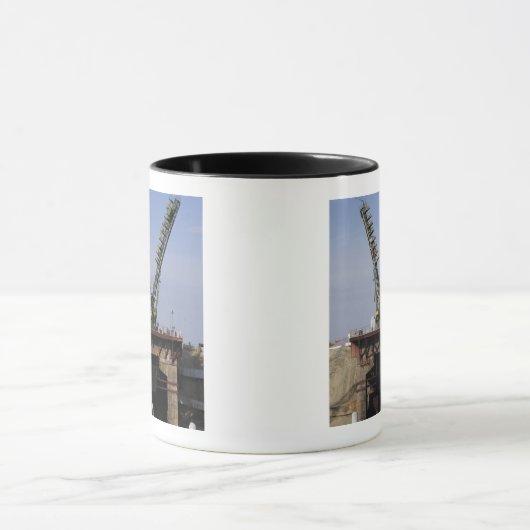 Het Soyuz TMA-13-ruimtevaartuig Mok (Midden)