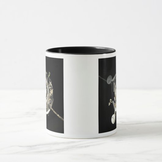 Het Soyuz TMA-17-ruimtevaartuig Mok (Midden)