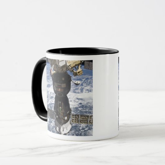 Het Soyuz TMA-19-ruimtevaartuig Mok (Voorkant links)