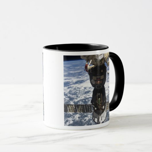 Het Soyuz TMA-19-ruimtevaartuig Mok (Voorkant rechts)