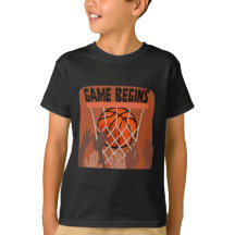 Het spel begint met basketbal T-shirt