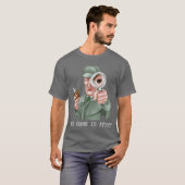 Het spel is begonnen Vergrootglas Nieuwigheid Sher T-shirt (Voorkant volledig)