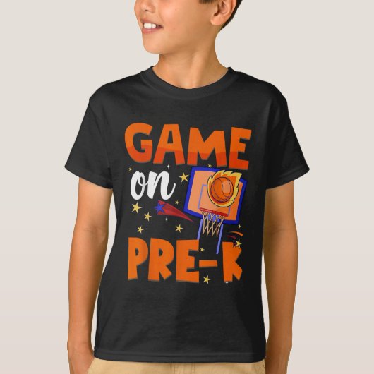Het spel speelt zich af in het Pre K Prek Basketba T-shirt (Voorkant)