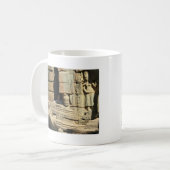 Het spelen in de Ruins ... Ta Prohm, Cambodja Koffiemok (Voorkant links)