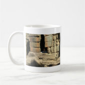 Het spelen in de Ruins ... Ta Prohm, Cambodja Koffiemok (Links)