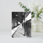 Het spoorwegstation zwart-wit schetsen briefkaart (Staand voorkant)