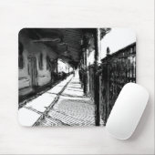 Het spoorwegstation zwart-wit schetsen muismat (Met muis)