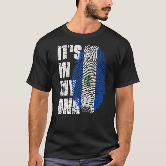 Het staat in mijn DNA El Salvador vlag Salvadoran T-shirt (Voorkant)