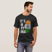 Het staat in mijn DNA-indian Pride india mannen vr T-shirt (Voorkant volledig)