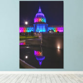 Het stadhuis van San Francisco in regenbooglicht Canvas Afdruk (Insitu (Houten vloer))