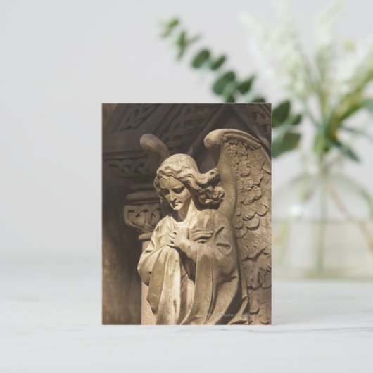 Het Standbeeld van de engel met Gekruiste Handen, Briefkaart (Staand voorkant)