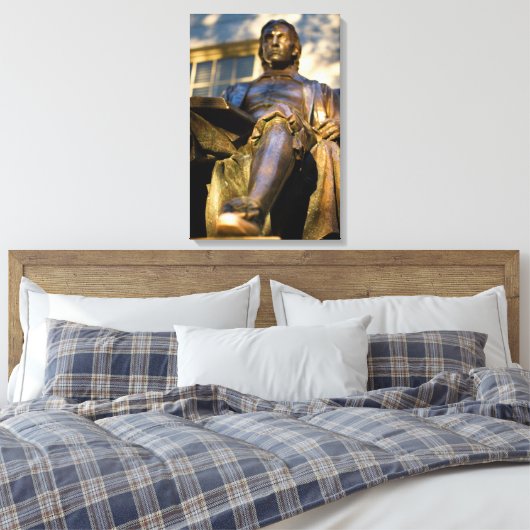 Het standbeeld van John Harvard Canvas Afdruk (Insitu (Slaapkamer))