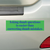 Het stellen van domme vragen is gemakkelijker bumpersticker (Op auto)