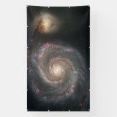Het sterrenstelsel Whirlpool M51 & begeleider in d Spandoek (Verticaal)