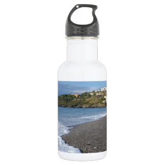 Het strand bij Scalea Waterfles