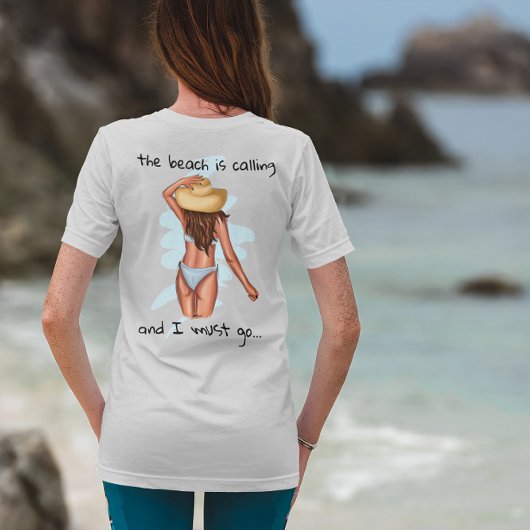 Het strand roept en ik moet gaan vrouw bikini t-shirt