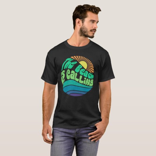 Het strand roept t-shirt (Voorkant volledig)