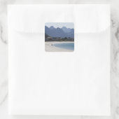 Het strand van Ramberg is beroemd om zijn witte 2 Vierkante Sticker (Tas)