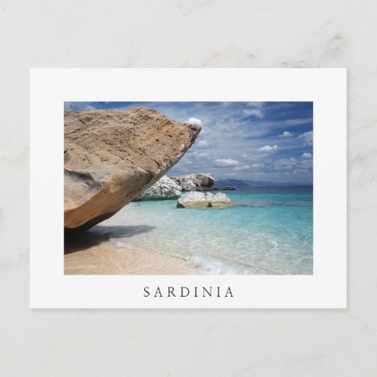 Het strand van Sardinige met groot rotsen wit Briefkaart (Voorkant)