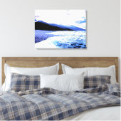 Het strand van Twilight in schaduwen van blauw Canvas Afdruk (Insitu (Slaapkamer))
