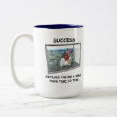 Het succes impliceert het nemen van een Break Duke Tweekleurige Koffiemok (Links)