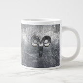 Het Symbool van de Zodiek van de groeven in Zilver Grote Koffiekop (Rechts)