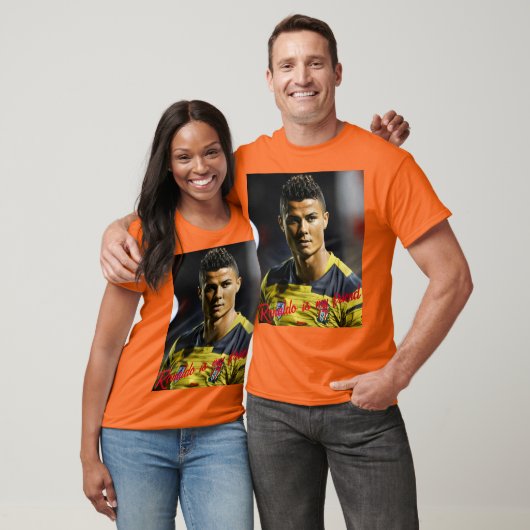 Het T-shirt heeft een oranje kleur. (Unisex)
