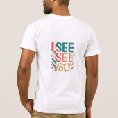 Het T-shirt is ontworpen als "I See You". (Achterkant)