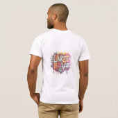 Het T-shirt is voorzien van "Linked By Love". (Achterkant volledig)
