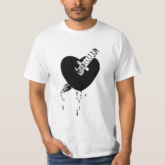 Het T-shirt met Knife door het hartontwerp (Voorkant)