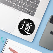 Het Tao- of Dao-symbool (wit op zwart) Sticker (Laptop met iPhone)