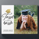 Het tassel gepersonaliseerde Afstuderen Foto Plaqu Fotoplaat<br><div class="desc">Foto Plaque voor Afstuderen met "het tassel was de moeite waard" kalligrafie.  met jouw naam en school. Verander het jaar op het gouden pet.</div>