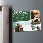 Het tellen van onze vakantiefoto's van het Bezinne Magneet<br><div class="desc">Het tellen van onze zegeningen Christmas Holiday briefkaart is voorzien van fotocollage met vakantie bloemen. Het groen kan worden aangepast aan uw foto's.</div>