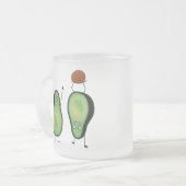 Het toejuichen van de avocado grappige handstand matglas koffiemok (Voorkant links)